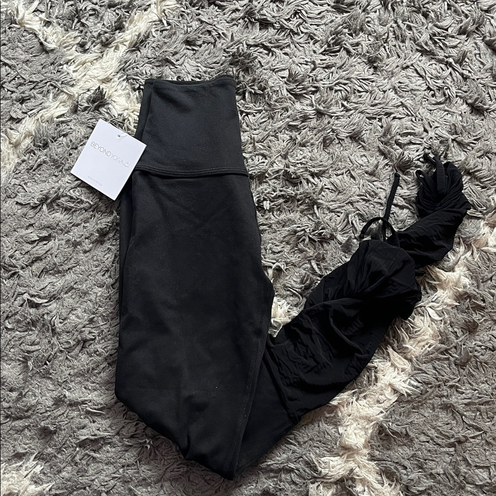 Beyond Yoga legging. Black. Size xs. New with tags.